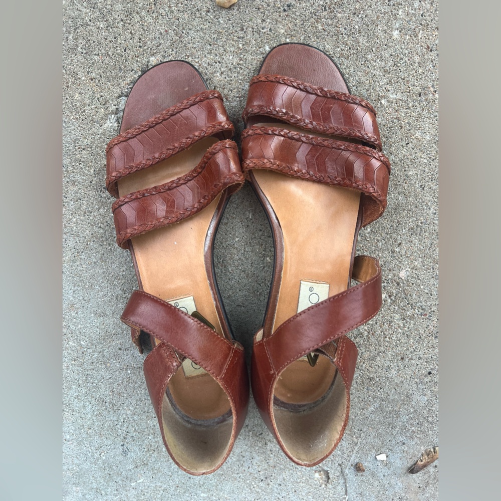 Classic Brown Leather Sandals with Adjustable Straps